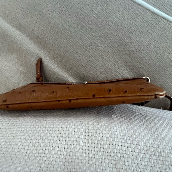 Rare Dooney and Bourke pebble leather clutch with strap - Picture 4 of 5